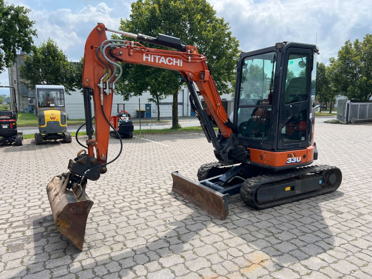 Hitachi ZX 33 U-6 CLR, Bj 22, 650 BH, Klima, MS03, GLV - Mini excavator: picture 1 Hitachi ZX 33 U-6 CLR, Bj 22, 650 BH, Klima, MS03, GLV - Mini excavator: picture 1