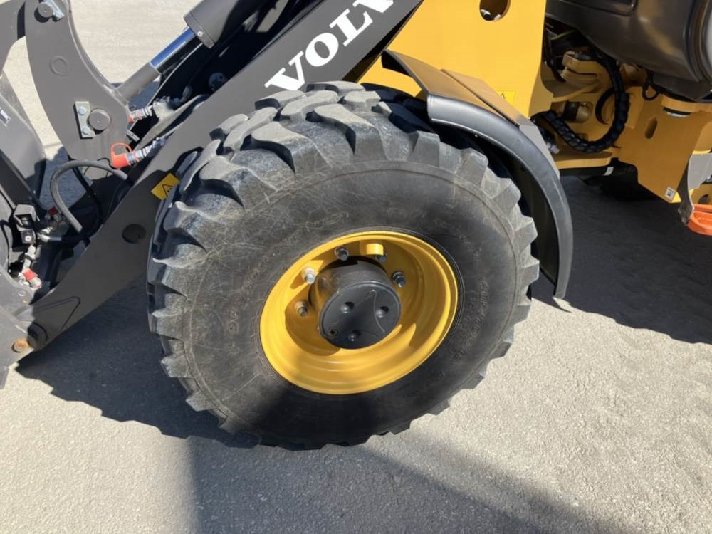 Skid steer loader Volvo JL25H Electric: picture 8