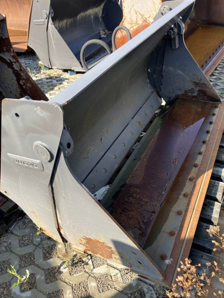 Volvo Klappschaufel mit Messer TPZ - Bucket: picture 1 Volvo Klappschaufel mit Messer TPZ - Bucket: picture 1
