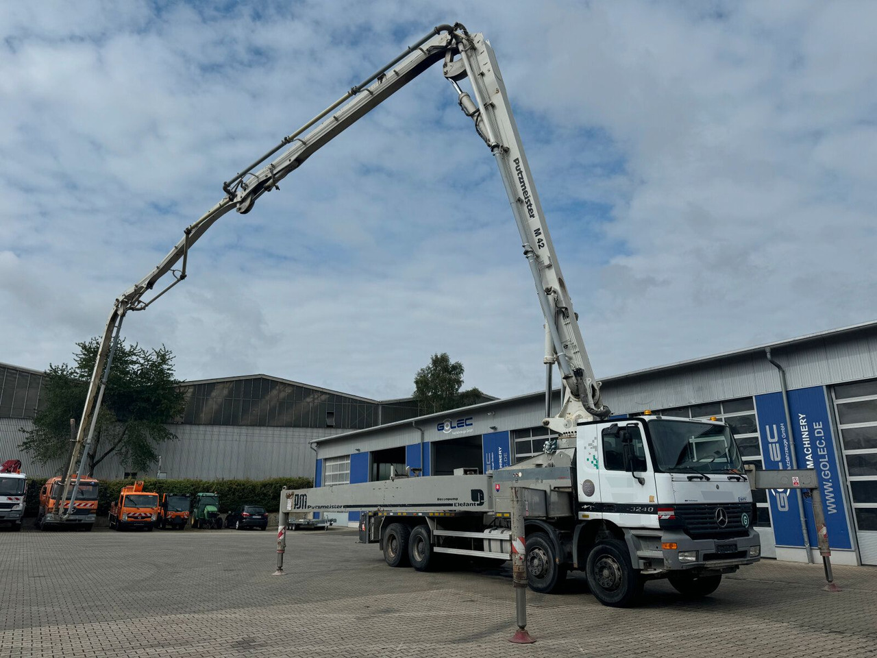 Mercedes-Benz ACTROS 3240 8x4 Betonpumpe PUTZMEISTER BSF 42 M - Concrete pump truck: picture 2 Mercedes-Benz ACTROS 3240 8x4 Betonpumpe PUTZMEISTER BSF 42 M - Concrete pump truck: picture 2