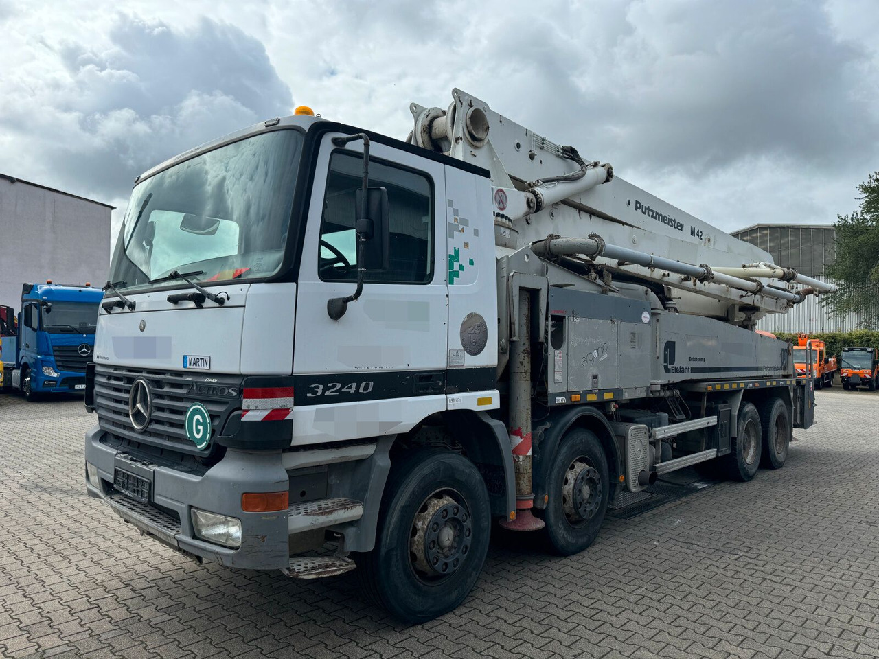 Mercedes-Benz ACTROS 3240 8x4 Betonpumpe PUTZMEISTER BSF 42 M - Concrete pump truck: picture 3 Mercedes-Benz ACTROS 3240 8x4 Betonpumpe PUTZMEISTER BSF 42 M - Concrete pump truck: picture 3