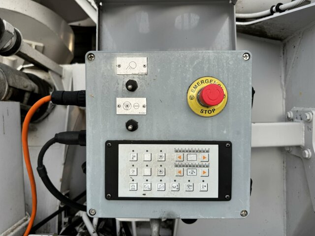 Mercedes-Benz AROCS 3243 8x4 Euro 6 Pumi Putzmeister TMM 24-3 - Mixer pump truck: picture 3 Mercedes-Benz AROCS 3243 8x4 Euro 6 Pumi Putzmeister TMM 24-3 - Mixer pump truck: picture 3