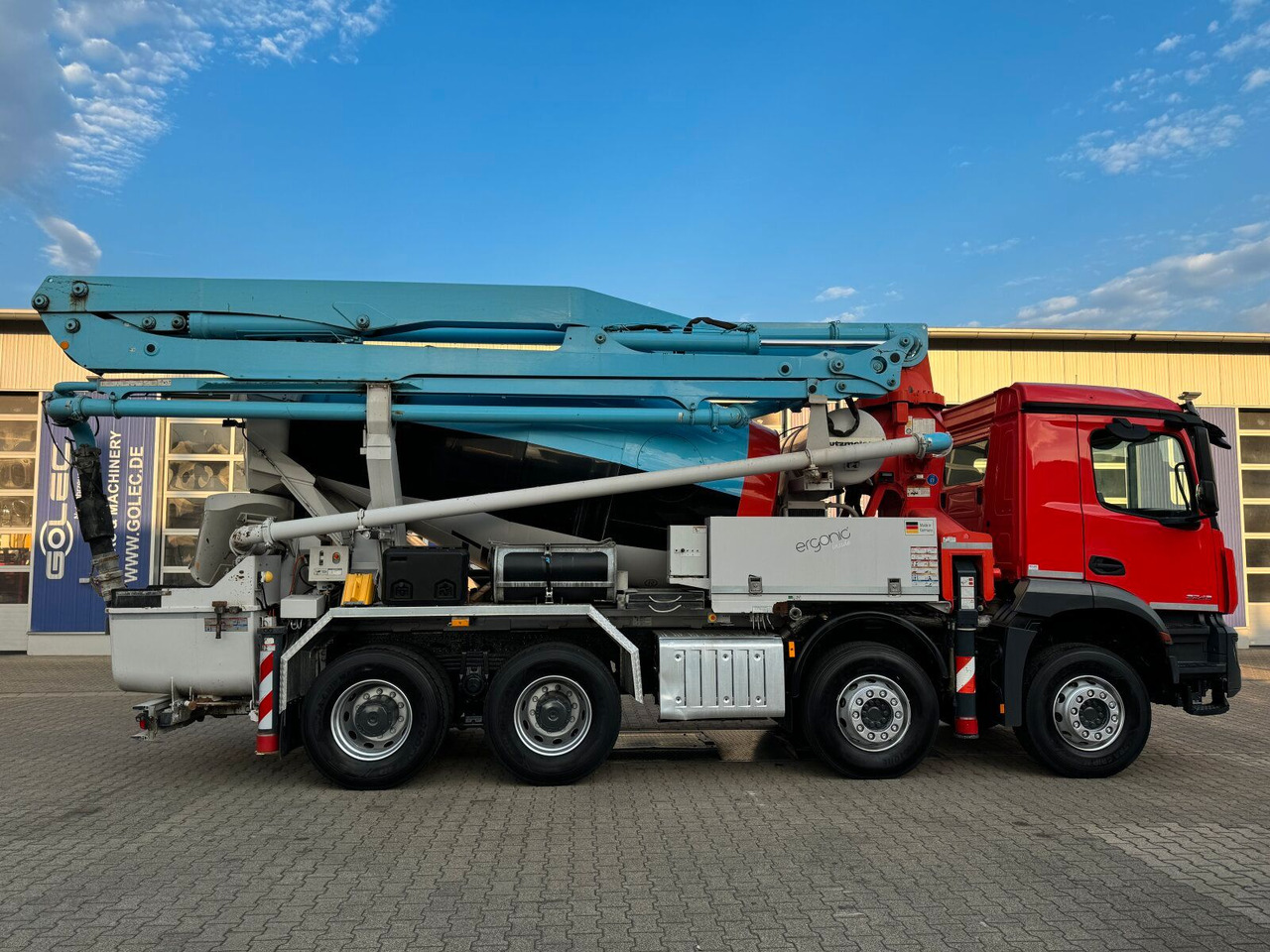 Mercedes-Benz AROCS 3243 8x4 Euro 6 Pumi Putzmeister TMM 24-3 - Concrete pump truck: picture 4 Mercedes-Benz AROCS 3243 8x4 Euro 6 Pumi Putzmeister TMM 24-3 - Concrete pump truck: picture 4