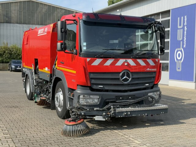 Mercedes-Benz Atego 1324 4x2 Kehrmaschine BROCK HD Anlage - Road sweeper: picture 1 Mercedes-Benz Atego 1324 4x2 Kehrmaschine BROCK HD Anlage - Road sweeper: picture 1