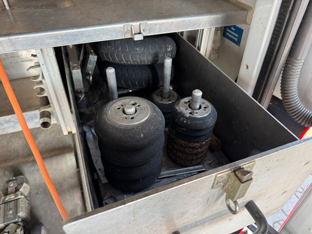 Vacuum truck Mercedes-Benz Sprinter MB TV-Fzg mit Rausch Inspektion Einheit: picture 27