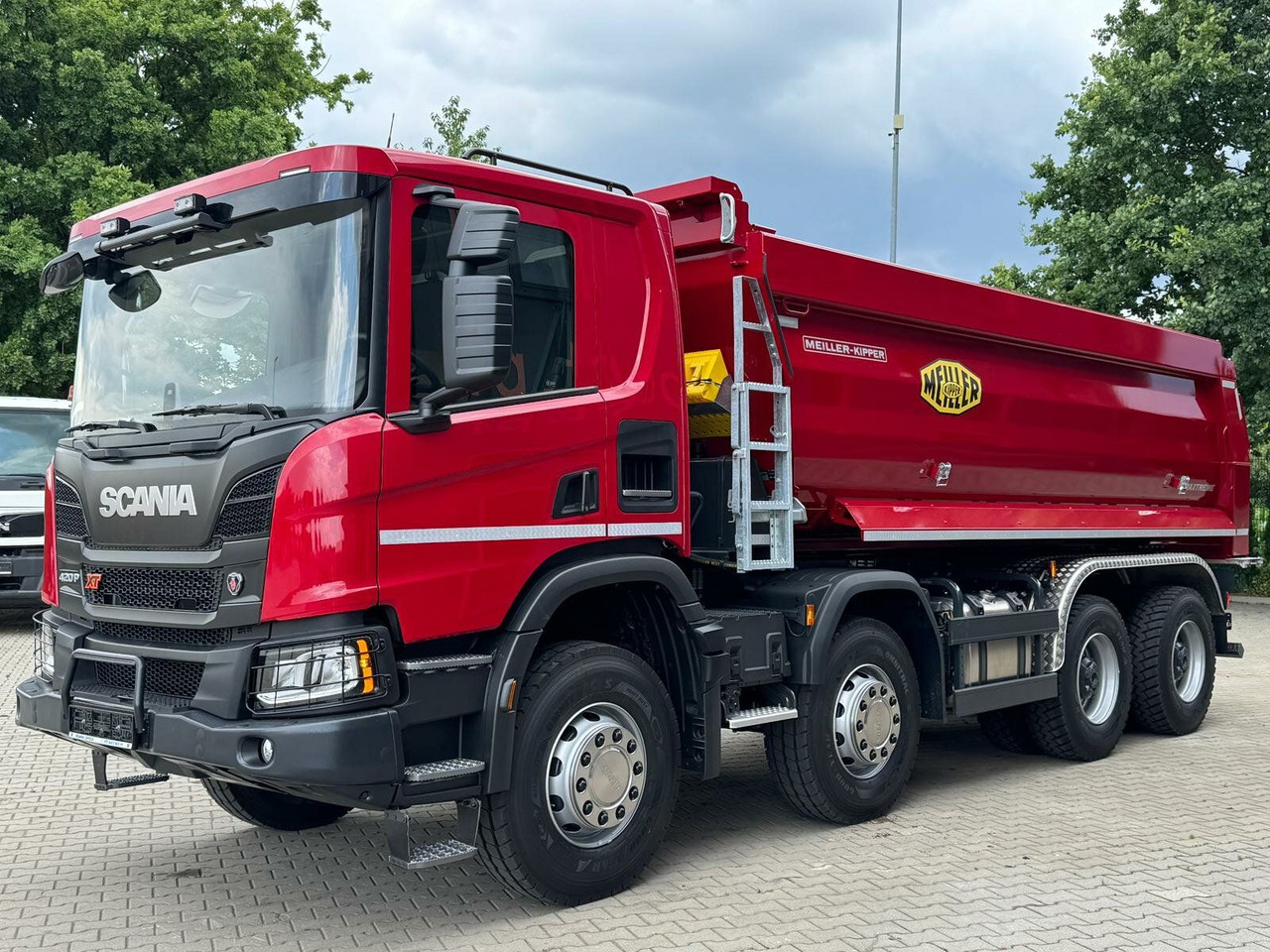 Scania P 420 8x4 Kipper Meiller Euro 6 - Skip loader truck: picture 2 Scania P 420 8x4 Kipper Meiller Euro 6 - Skip loader truck: picture 2