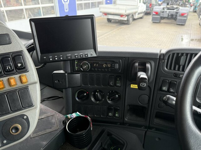 Scania P230 Kehrmaschine Johnston VT605- 6 M³ - Road sweeper: picture 4 Scania P230 Kehrmaschine Johnston VT605- 6 M³ - Road sweeper: picture 4