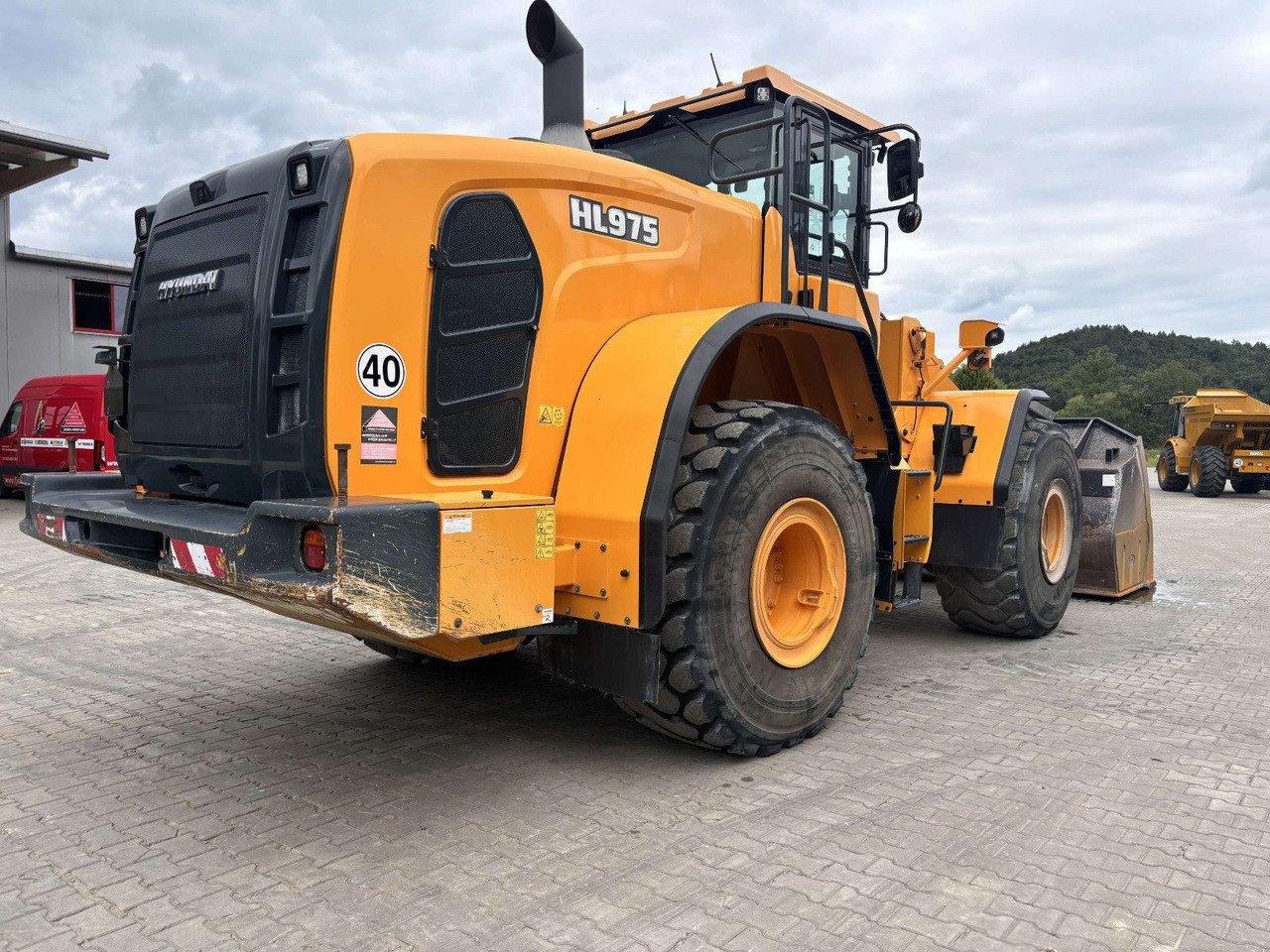 Hyundai HL975 - Wheel loader: picture 3 Hyundai HL975 - Wheel loader: picture 3