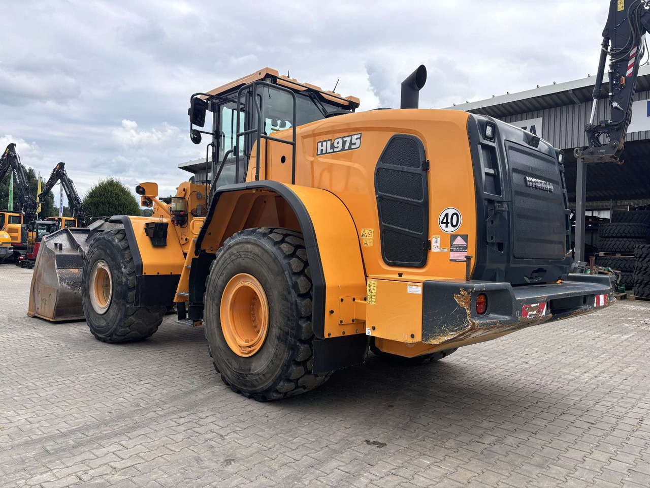 Hyundai HL975 - Wheel loader: picture 4 Hyundai HL975 - Wheel loader: picture 4