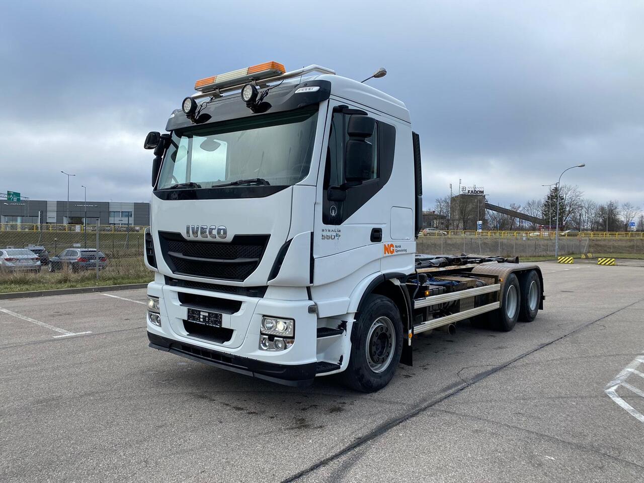 IVECO STRALIS 560 - Hook lift truck, Crane truck: picture 2 IVECO STRALIS 560 - Hook lift truck, Crane truck: picture 2