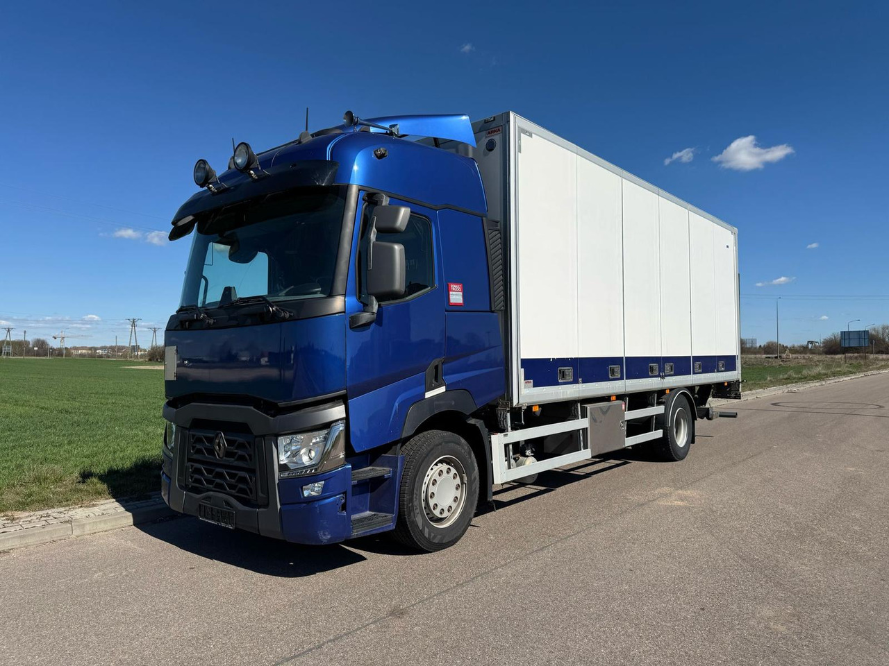RENAULT T380 - Box truck: picture 1 RENAULT T380 - Box truck: picture 1