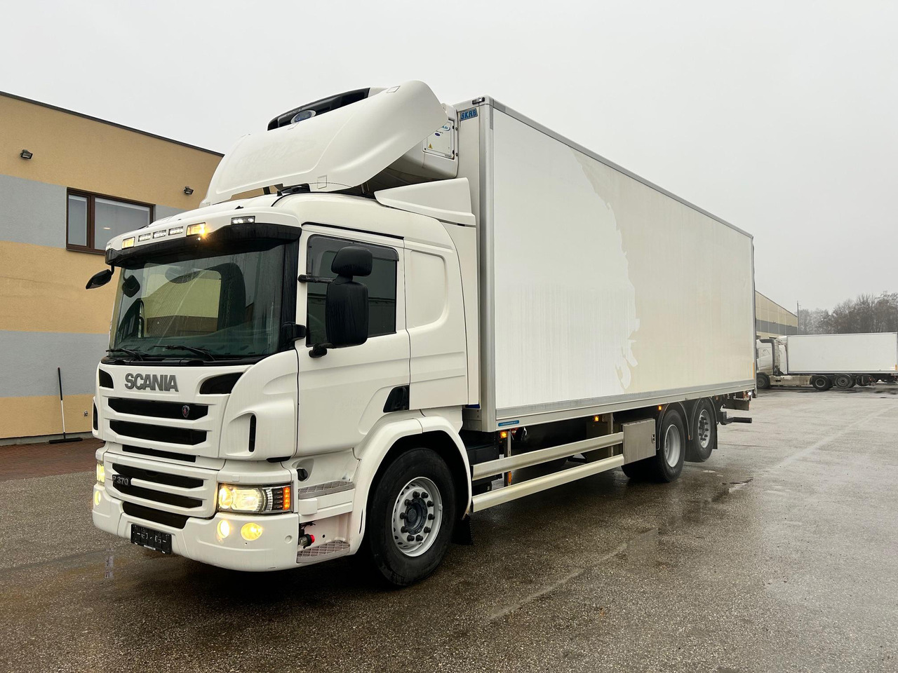 SCANIA P370 - Refrigerator truck: picture 2 SCANIA P370 - Refrigerator truck: picture 2