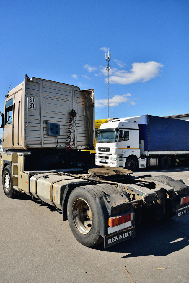 RENAULT Magnum 440 - Tractor unit: picture 4 RENAULT Magnum 440 - Tractor unit: picture 4