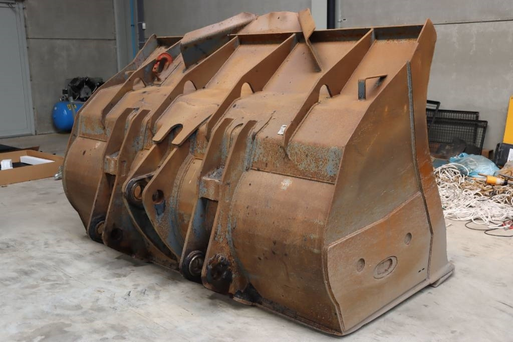 Komatsu WA470 - Loader bucket for Construction machinery: picture 1 Komatsu WA470 - Loader bucket for Construction machinery: picture 1