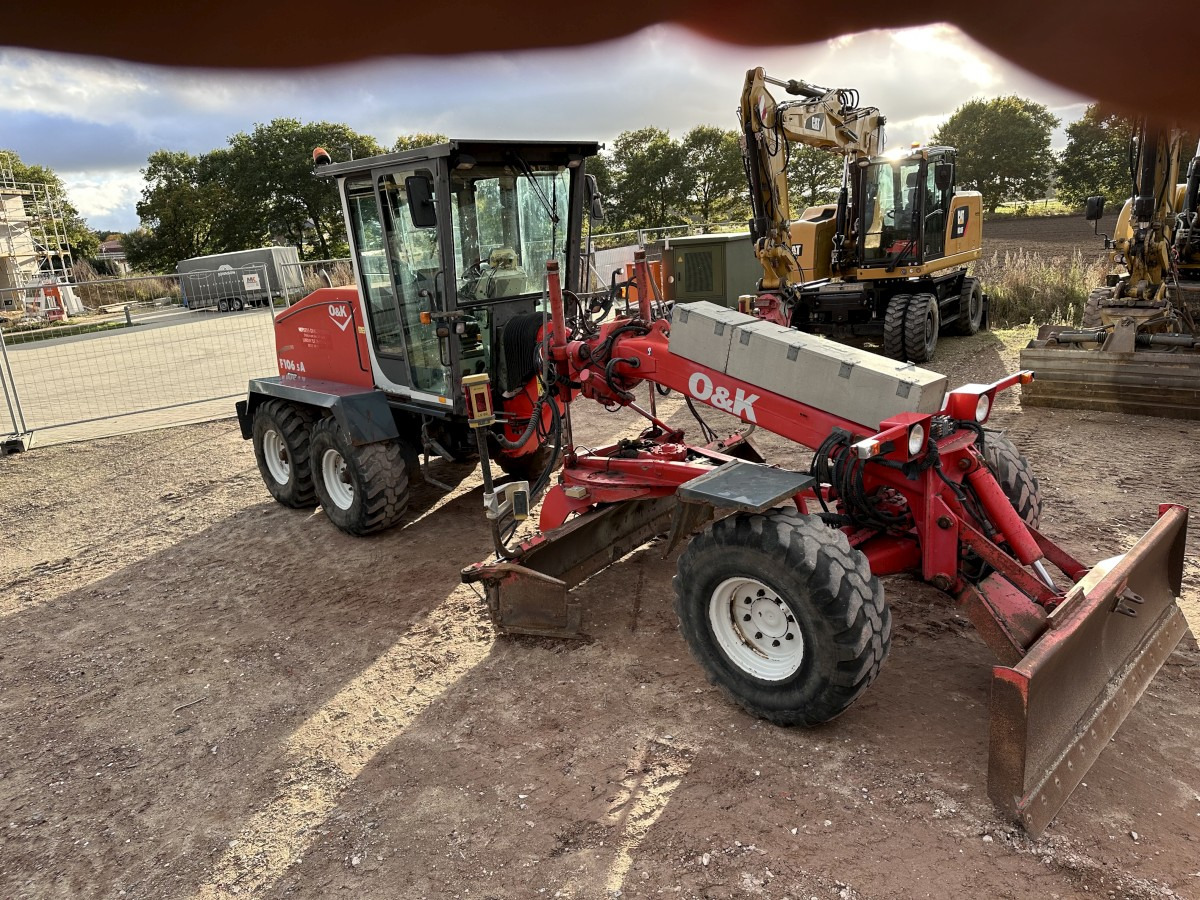 O&K F 106.5 - 6x6 Laser Topcon- Klima Cummins 6 Zyl. - Grader: picture 4 O&K F 106.5 - 6x6 Laser Topcon- Klima Cummins 6 Zyl. - Grader: picture 4