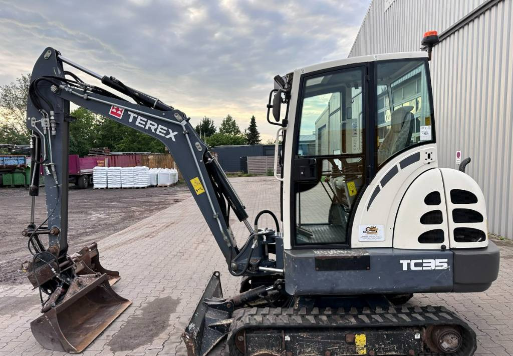 Terex TC 35 mit 3 Löffel - Mini excavator: picture 1 Terex TC 35 mit 3 Löffel - Mini excavator: picture 1