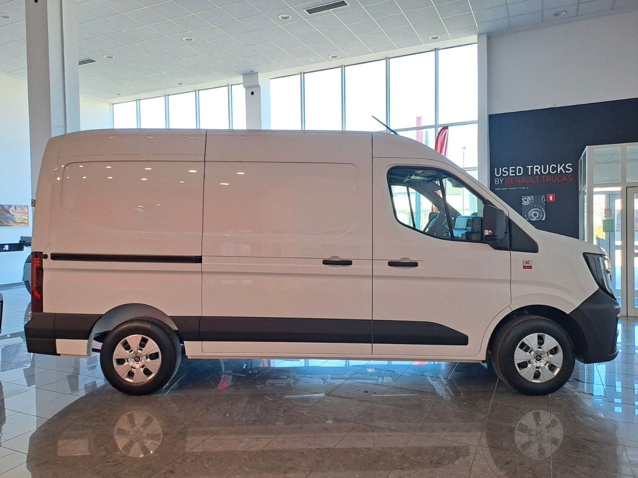 Renault Master L2H2 150 - NAV Klimaaut. Holzb. 270° - Panel van: picture 3 Renault Master L2H2 150 - NAV Klimaaut. Holzb. 270° - Panel van: picture 3