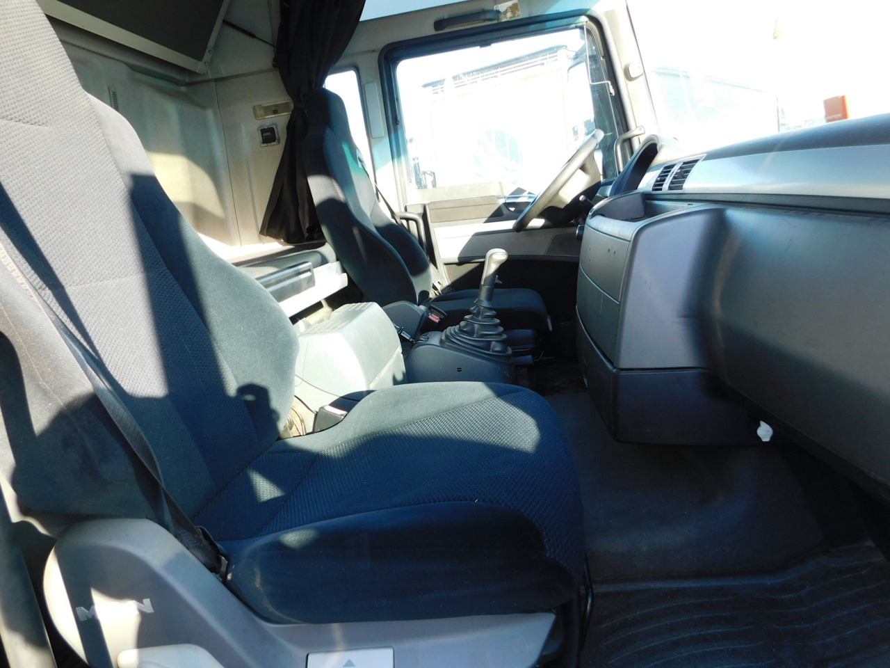 Man Tgx 18440 - Curtainsider truck: picture 5 Man Tgx 18440 - Curtainsider truck: picture 5