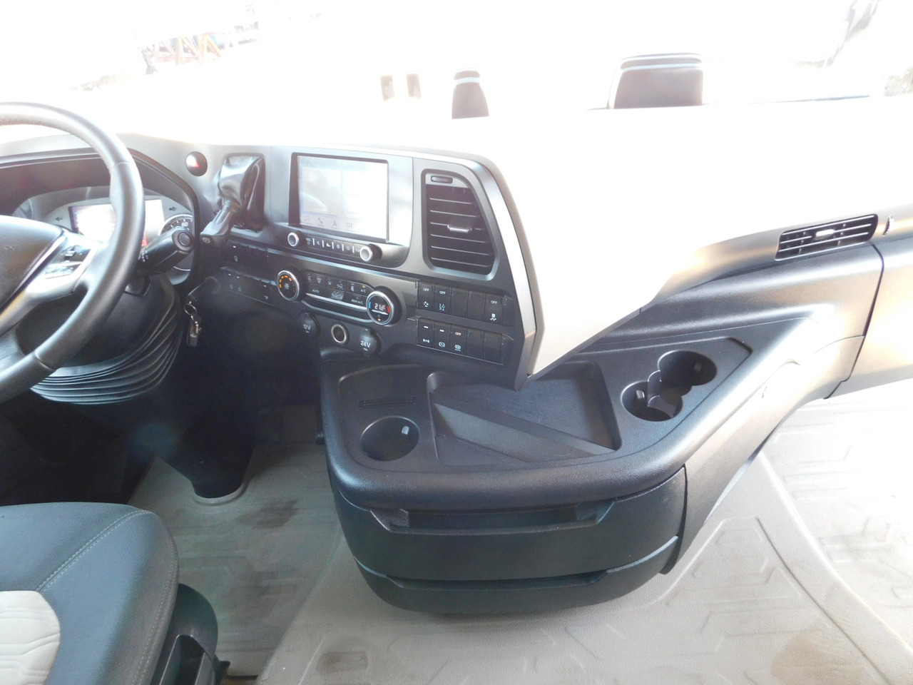 Tractor unit Ford F max 4x2 scab e6 12tx2620 ecotorq: picture 7