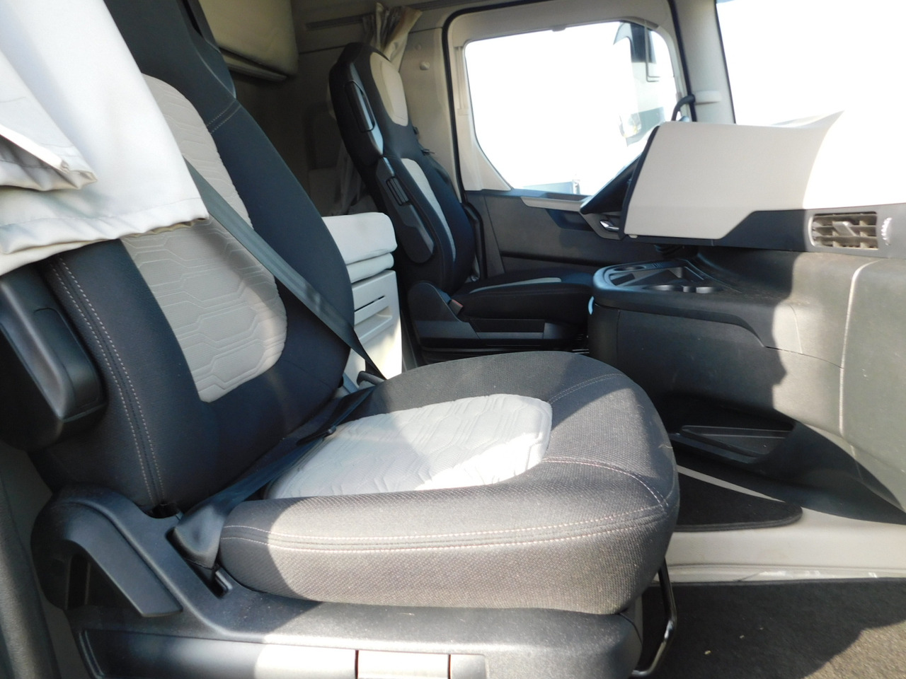 Ford F max ll 4x2 scab e6 eco 16spdamt ecotorq - Tractor unit: picture 5 Ford F max ll 4x2 scab e6 eco 16spdamt ecotorq - Tractor unit: picture 5
