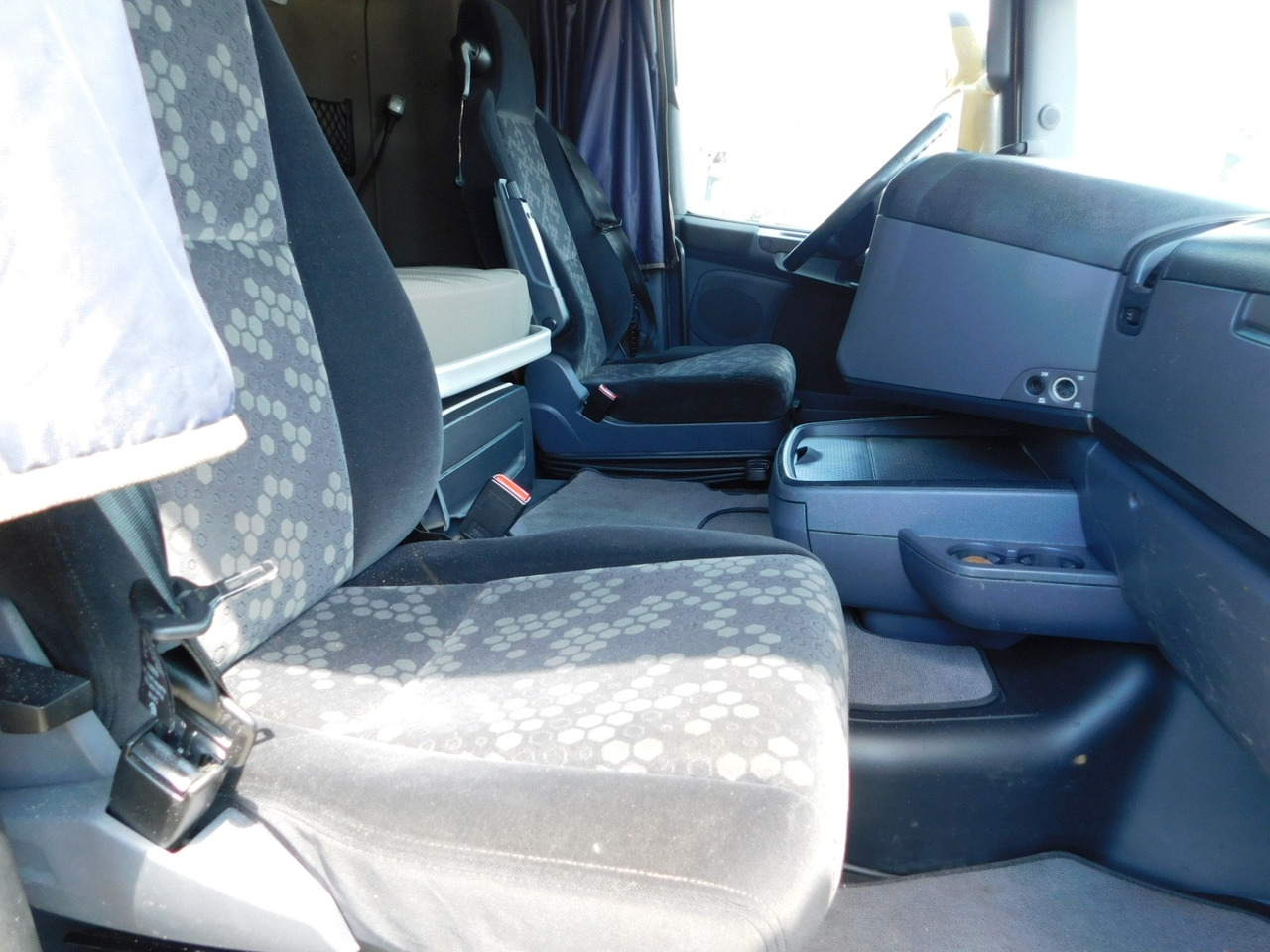 Scania R450 - Tractor unit: picture 5 Scania R450 - Tractor unit: picture 5