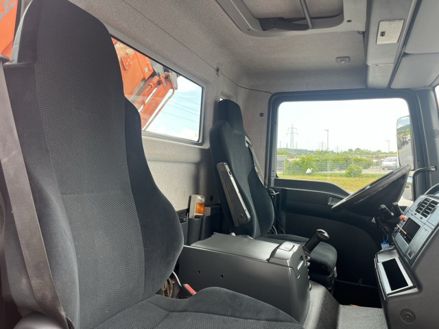 MAN TGL 12.220 4x2 BB Kipper Kran Euro5 AHK - Tipper, Crane truck: picture 2 MAN TGL 12.220 4x2 BB Kipper Kran Euro5 AHK - Tipper, Crane truck: picture 2