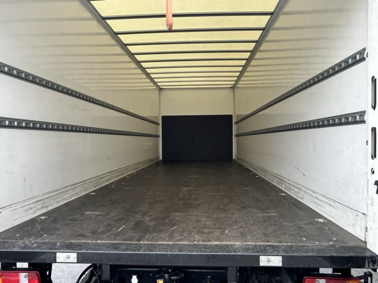 Box truck MAN TGL 12.250 4x2 BL CH Euro6 Klima AHK Luftfeder ZV: picture 12 Box truck MAN TGL 12.250 4x2 BL CH Euro6 Klima AHK Luftfeder ZV: picture 12