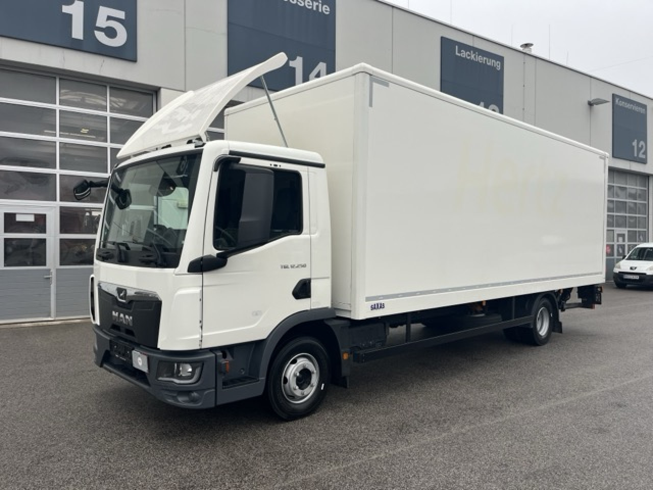 MAN TGL 12.250 4x2 BL CH Euro6 Klima AHK Luftfeder ZV - Box truck: picture 1 MAN TGL 12.250 4x2 BL CH Euro6 Klima AHK Luftfeder ZV - Box truck: picture 1