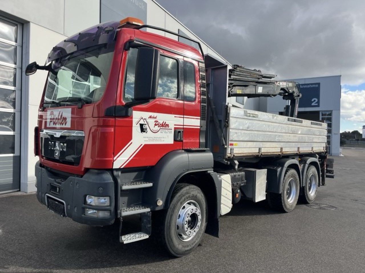 MAN TGS 33.440 6x4 BB mit Heckkran HIAB 166ES-4 Euro5 - Tipper, Crane truck: picture 1 MAN TGS 33.440 6x4 BB mit Heckkran HIAB 166ES-4 Euro5 - Tipper, Crane truck: picture 1