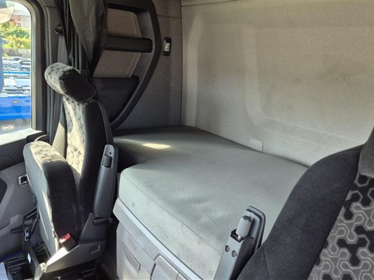 Tractor unit Scania R 450: picture 7 Tractor unit Scania R 450: picture 7