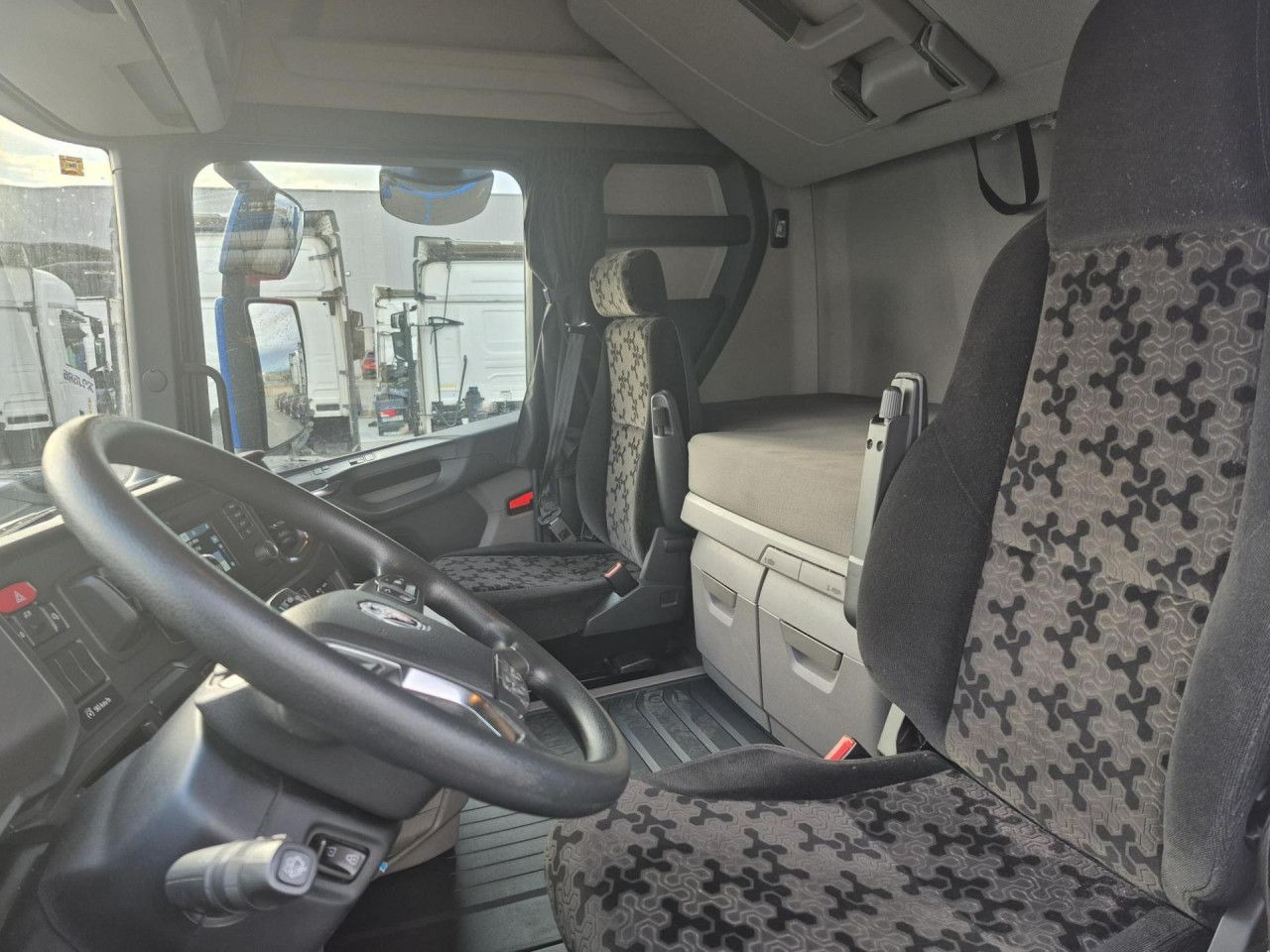 Tractor unit Scania R 580: picture 6