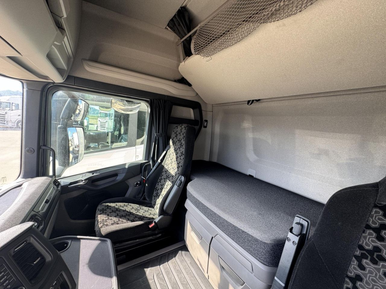 Tractor unit Scania S 500: picture 14