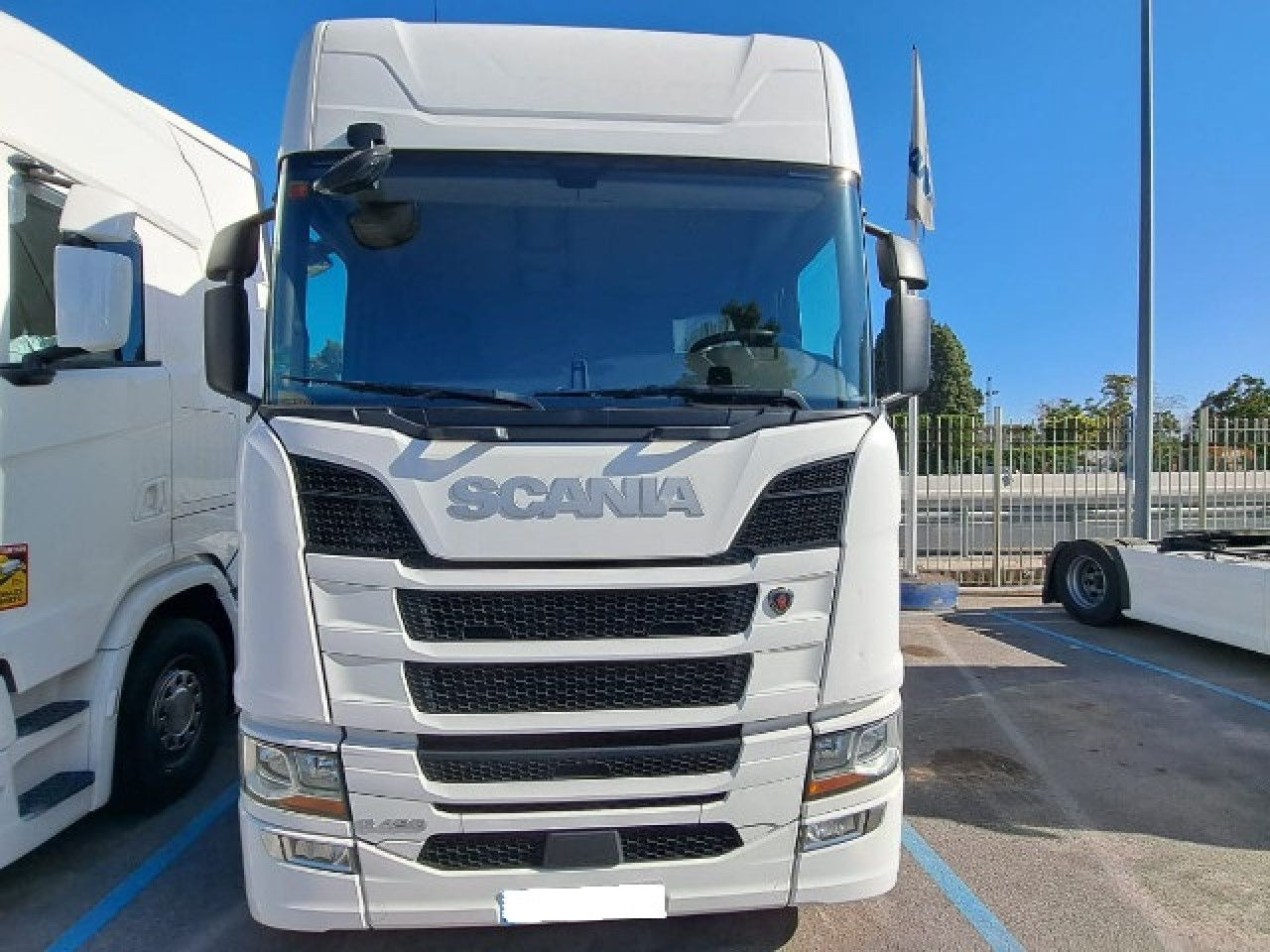 Tractor unit UVES02240044: picture 1