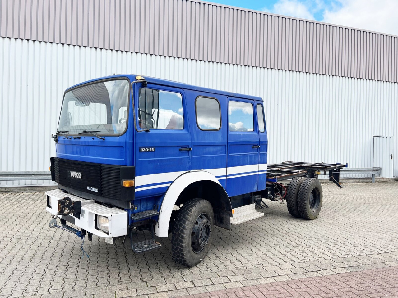 120-23 AW 4x4 Doka 120-23 AW 4x4 Doka, V8-Motor, Seilwinde - Cab chassis truck: picture 1 120-23 AW 4x4 Doka 120-23 AW 4x4 Doka, V8-Motor, Seilwinde - Cab chassis truck: picture 1
