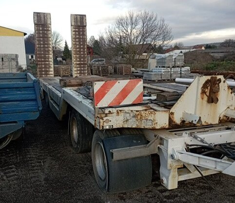 AT 400 AT 400, Verbr. auf 3m, Radmulden, hydr. Rampen - Low loader trailer: picture 3 AT 400 AT 400, Verbr. auf 3m, Radmulden, hydr. Rampen - Low loader trailer: picture 3