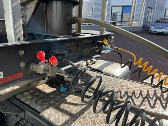 Carnehl CHKS34/HS CHKS34/HS, Stahlmulde ca. 29m³, HARDOX, Liftachse, Schütte - Tipper semi-trailer: picture 2 Carnehl CHKS34/HS CHKS34/HS, Stahlmulde ca. 29m³, HARDOX, Liftachse, Schütte - Tipper semi-trailer: picture 2