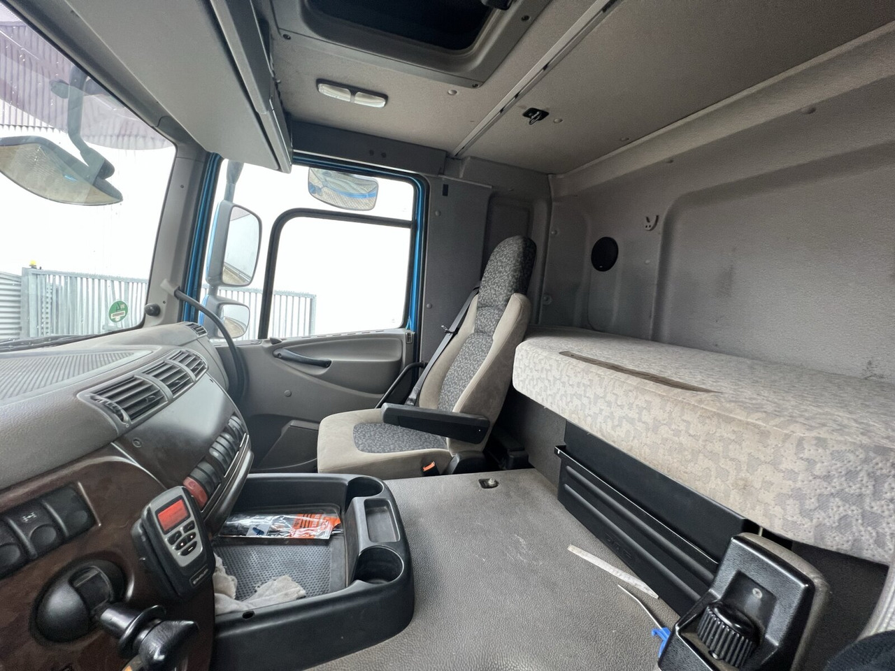 DAF AT 85.460 6x4 AT 85.460 6x4, Abrollkipper Palfinger T20 - Hook lift truck: picture 3 DAF AT 85.460 6x4 AT 85.460 6x4, Abrollkipper Palfinger T20 - Hook lift truck: picture 3