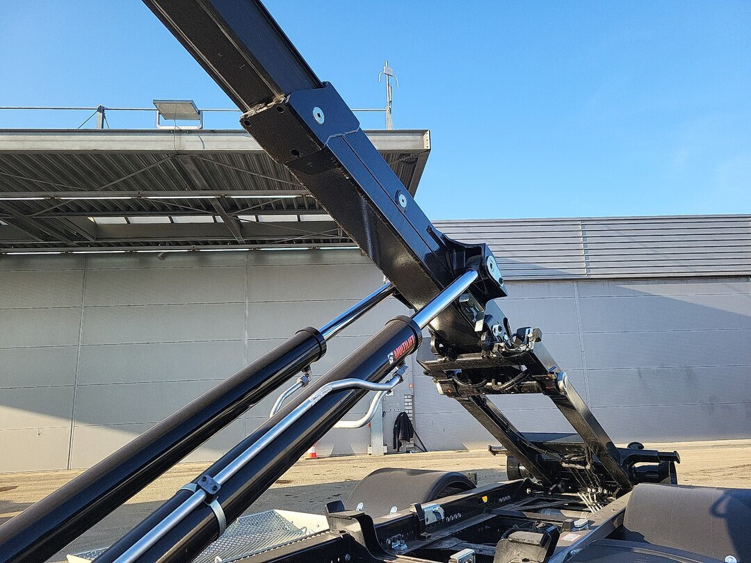 Euro Cargo 180E320 4x2 Euro Cargo 180E320 4x2, HIAB Abroller - Hook lift truck: picture 2 Euro Cargo 180E320 4x2 Euro Cargo 180E320 4x2, HIAB Abroller - Hook lift truck: picture 2