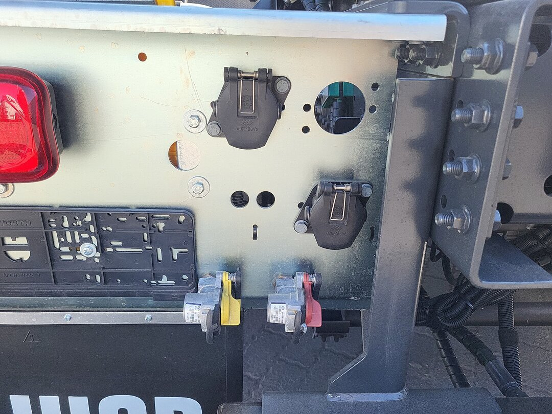 Euro Cargo 180E320 4x2 Euro Cargo 180E320 4x2, HIAB Abroller - Hook lift truck: picture 5 Euro Cargo 180E320 4x2 Euro Cargo 180E320 4x2, HIAB Abroller - Hook lift truck: picture 5