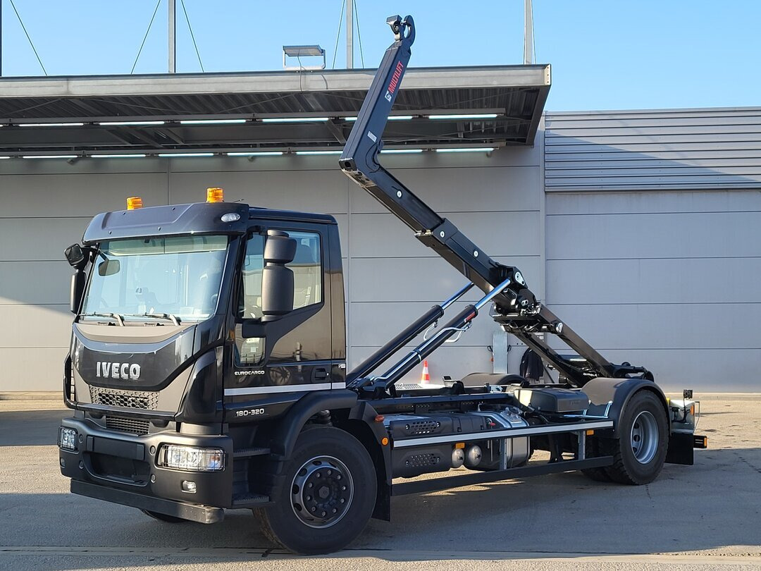 Euro Cargo 180E320 4x2 Euro Cargo 180E320 4x2, HIAB Abroller - Hook lift truck: picture 1 Euro Cargo 180E320 4x2 Euro Cargo 180E320 4x2, HIAB Abroller - Hook lift truck: picture 1