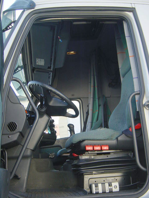 FH New 12-420 6x2 FH New 12-420 6x2 - Dropside/ Flatbed truck: picture 4 FH New 12-420 6x2 FH New 12-420 6x2 - Dropside/ Flatbed truck: picture 4
