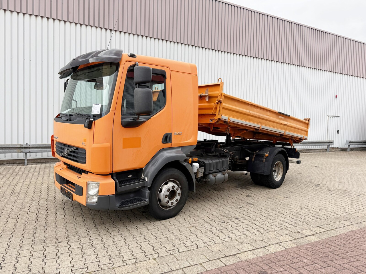 FL 240 4x2 FL 240 4x2 - Tipper: picture 1 FL 240 4x2 FL 240 4x2 - Tipper: picture 1