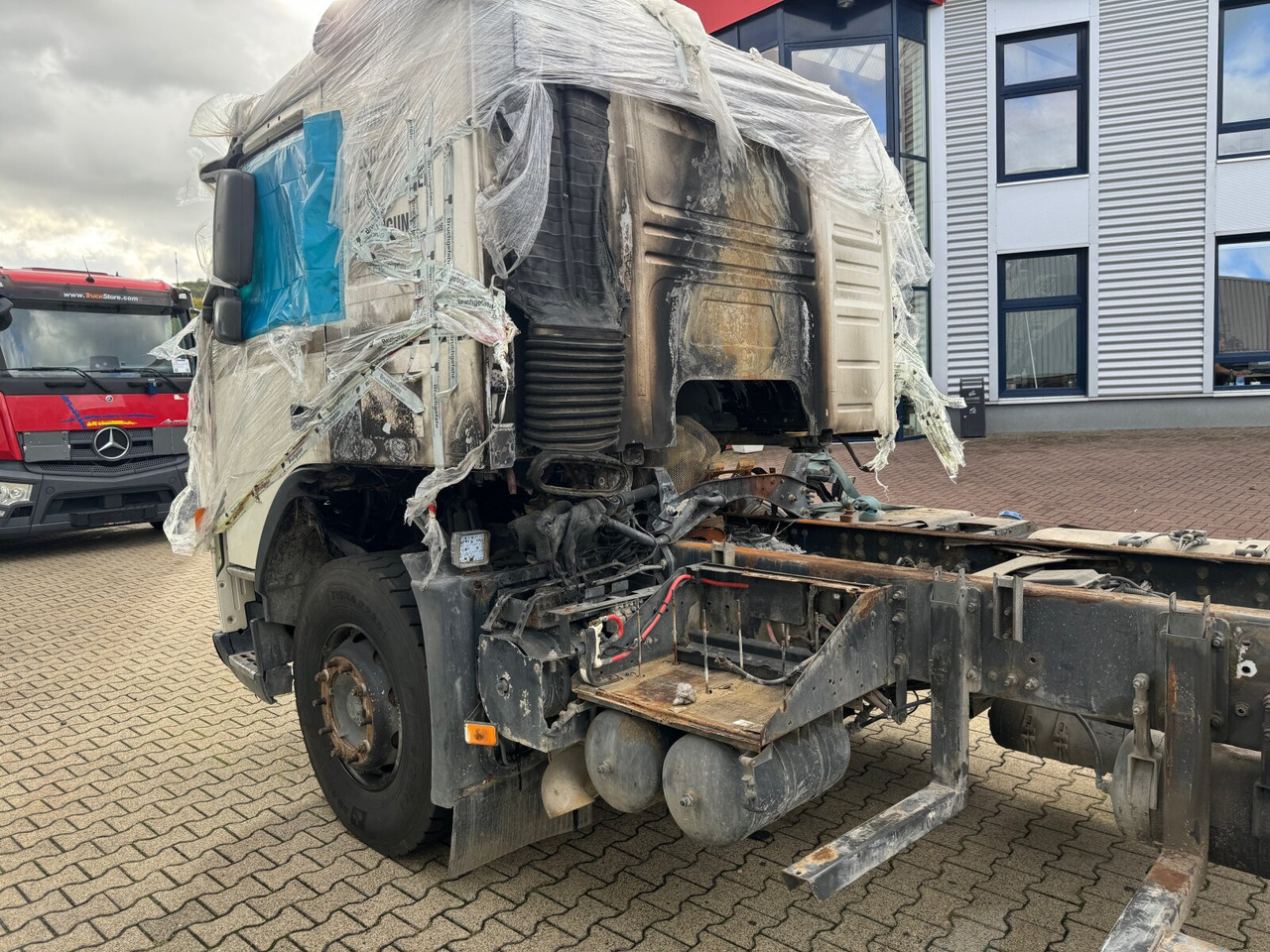 FM 380 6x4 R mit Brandschaden FM 380 6x4 R mit Brandschaden - Tipper: picture 2 FM 380 6x4 R mit Brandschaden FM 380 6x4 R mit Brandschaden - Tipper: picture 2