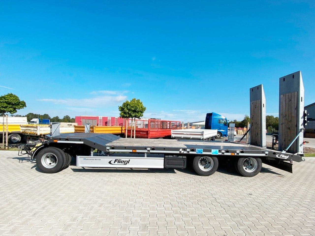 Fliegl DTS-S 300 DTS-S 300, verbreiterbar auf 3,05m - Low loader trailer: picture 1 Fliegl DTS-S 300 DTS-S 300, verbreiterbar auf 3,05m - Low loader trailer: picture 1