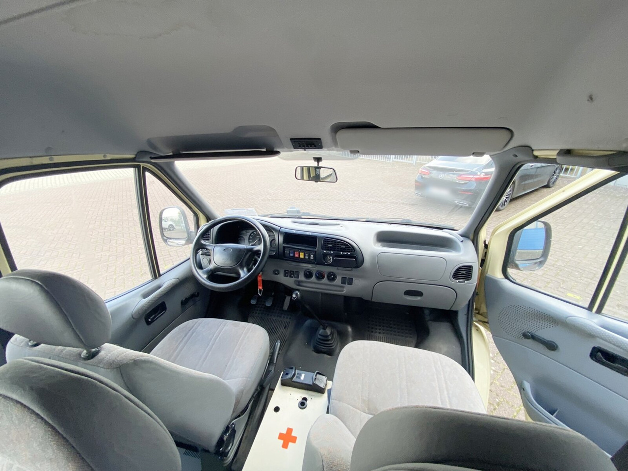 Ford Transit 2.5 4x2 Transit 2.5 4x2, Personentransporter, 8 Sitze - Minibus, Passenger van: picture 5 Ford Transit 2.5 4x2 Transit 2.5 4x2, Personentransporter, 8 Sitze - Minibus, Passenger van: picture 5