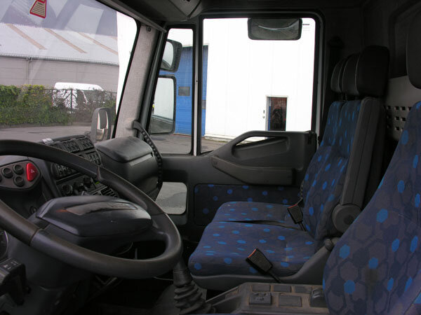 Iveco EuroCargo 120E/21 EuroCargo 120E/21 - Box truck: picture 2 Iveco EuroCargo 120E/21 EuroCargo 120E/21 - Box truck: picture 2