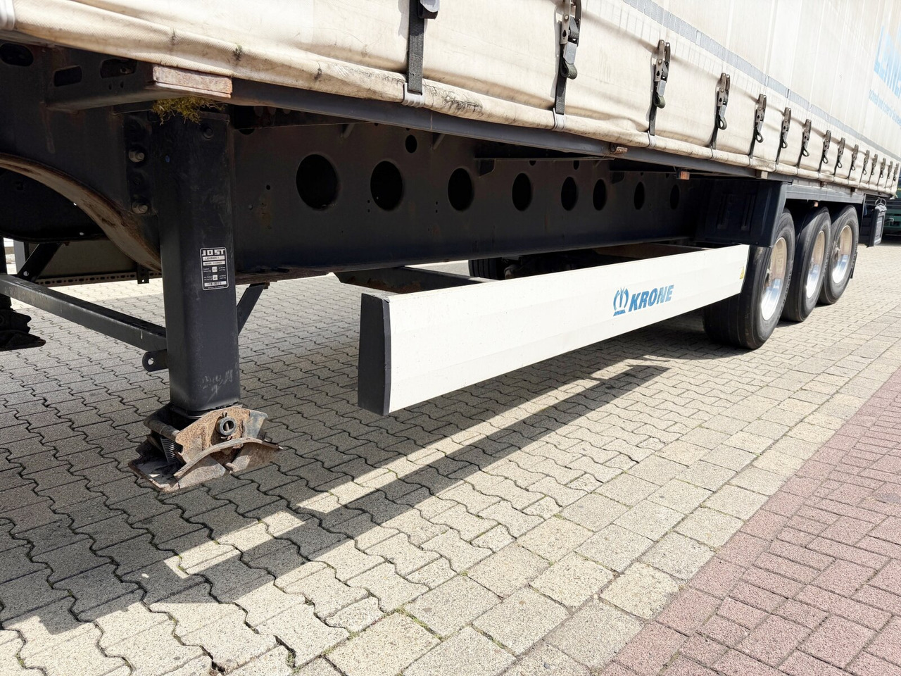 Krone SDP 27 eLCL10-CS Coil Liner SDP 27 eLCL10-CS Coil Liner, Coilmulde, Liftachse, Nachlauflenkachse, Edscha - Dropside/ Flatbed semi-trailer: picture 3 Krone SDP 27 eLCL10-CS Coil Liner SDP 27 eLCL10-CS Coil Liner, Coilmulde, Liftachse, Nachlauflenkachse, Edscha - Dropside/ Flatbed semi-trailer: picture 3