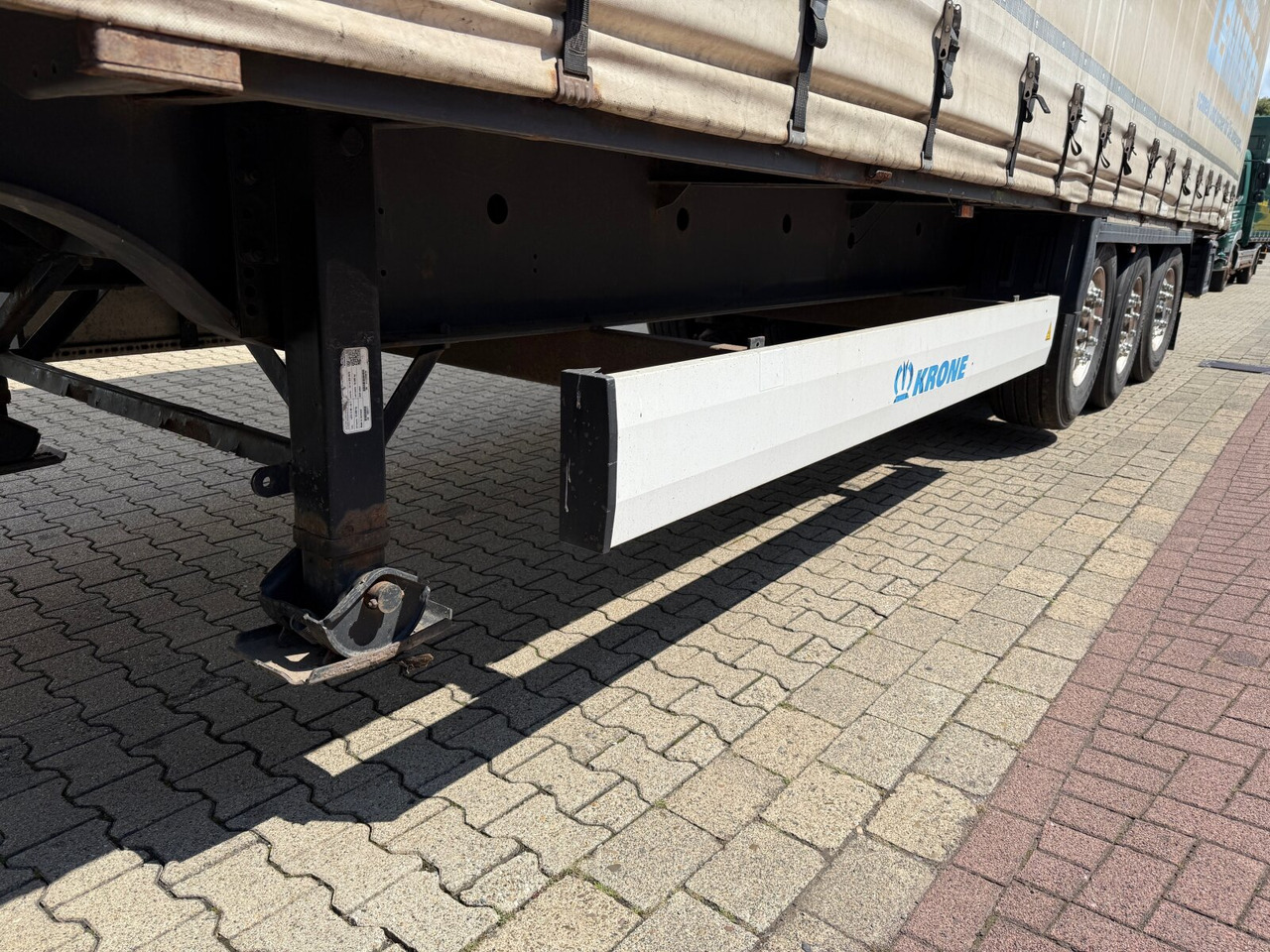 Krone SDP 27 eLCQ4-CS Coil Liner SDP 27 eLCQ4-CS Coil Liner, Coilmulde, Liftachse, Nachlauflenkachse, Edscha - Dropside/ Flatbed semi-trailer: picture 3 Krone SDP 27 eLCQ4-CS Coil Liner SDP 27 eLCQ4-CS Coil Liner, Coilmulde, Liftachse, Nachlauflenkachse, Edscha - Dropside/ Flatbed semi-trailer: picture 3