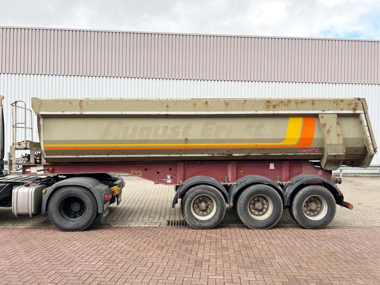 Langendorf SKS-HS 24/28 SKS-HS 24/28, Stahlmulde ca. 24m³, Liftachse - Tipper semi-trailer: picture 3 Langendorf SKS-HS 24/28 SKS-HS 24/28, Stahlmulde ca. 24m³, Liftachse - Tipper semi-trailer: picture 3