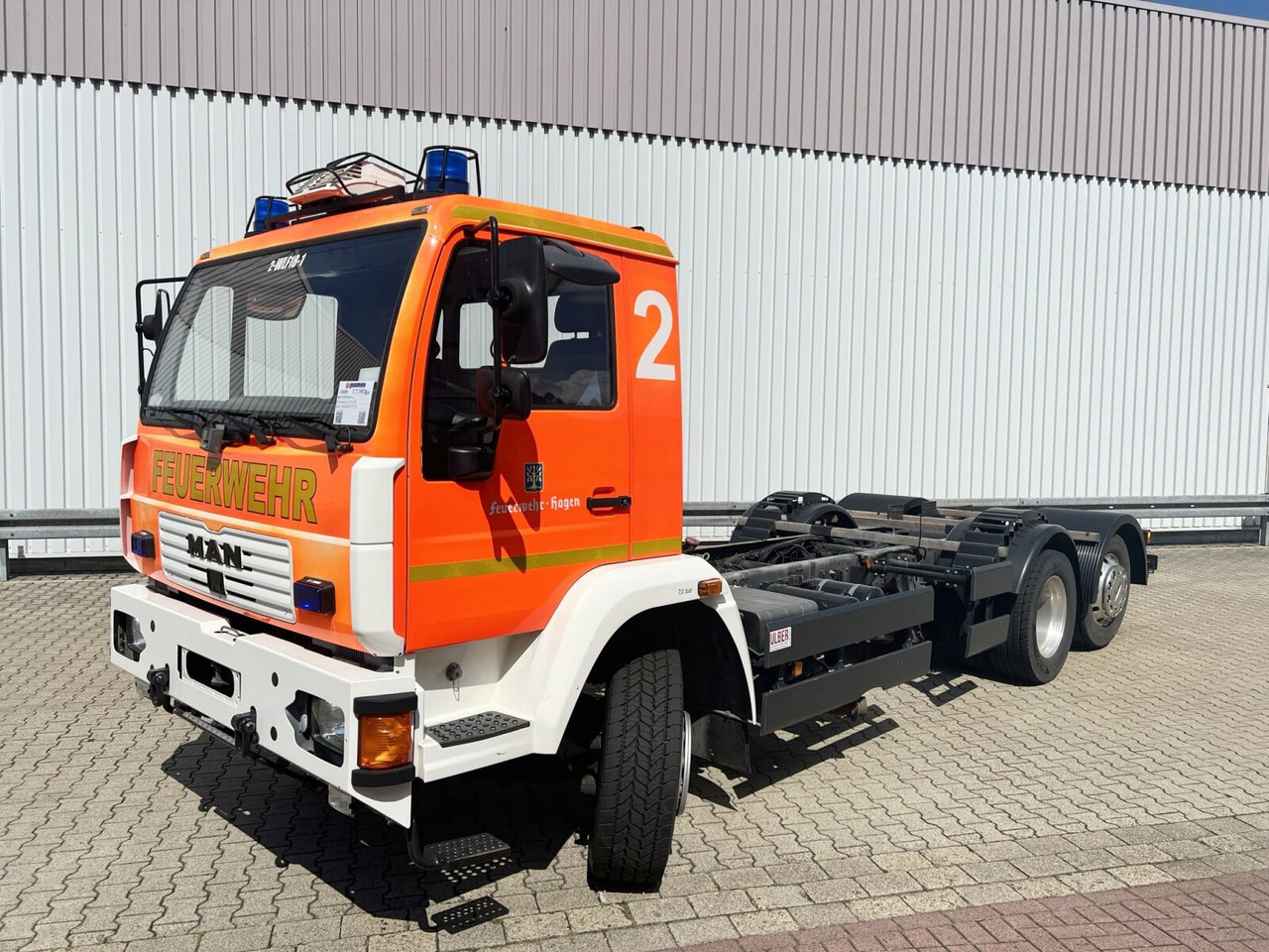 MAN 25/18.284 6x2-4 LL 25/18.284 6x2-4 LL, Retarder, Lenkachse - Cab chassis truck: picture 1 MAN 25/18.284 6x2-4 LL 25/18.284 6x2-4 LL, Retarder, Lenkachse - Cab chassis truck: picture 1